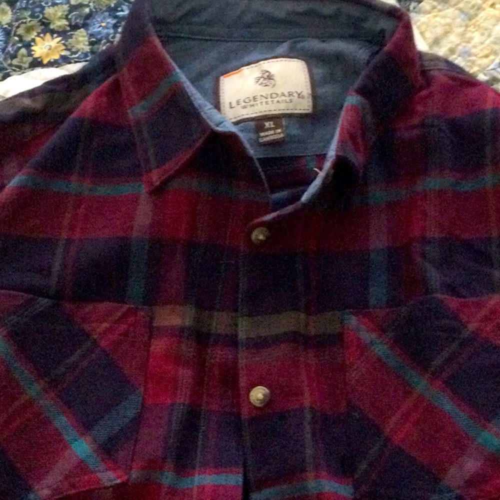 Legendary Whitetails Cottage Escape Flannel ButtonUp in Sangria Plaid Size Small